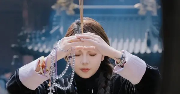 Khi thắp hương, bạn nhất định phải nói 2 chữ này – điều rất nhiều người không biết, bảo sao khấn hoài chẳng linh ứng!