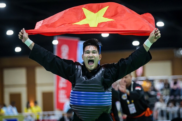 Trọng tà i người Lào xử é p đến cùng, BHL Việt Nam lập tức ‘làm c ă ng’ và cái kết nức lòng người hâm mộ